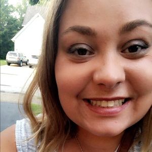 Meet your Posher, Leanna